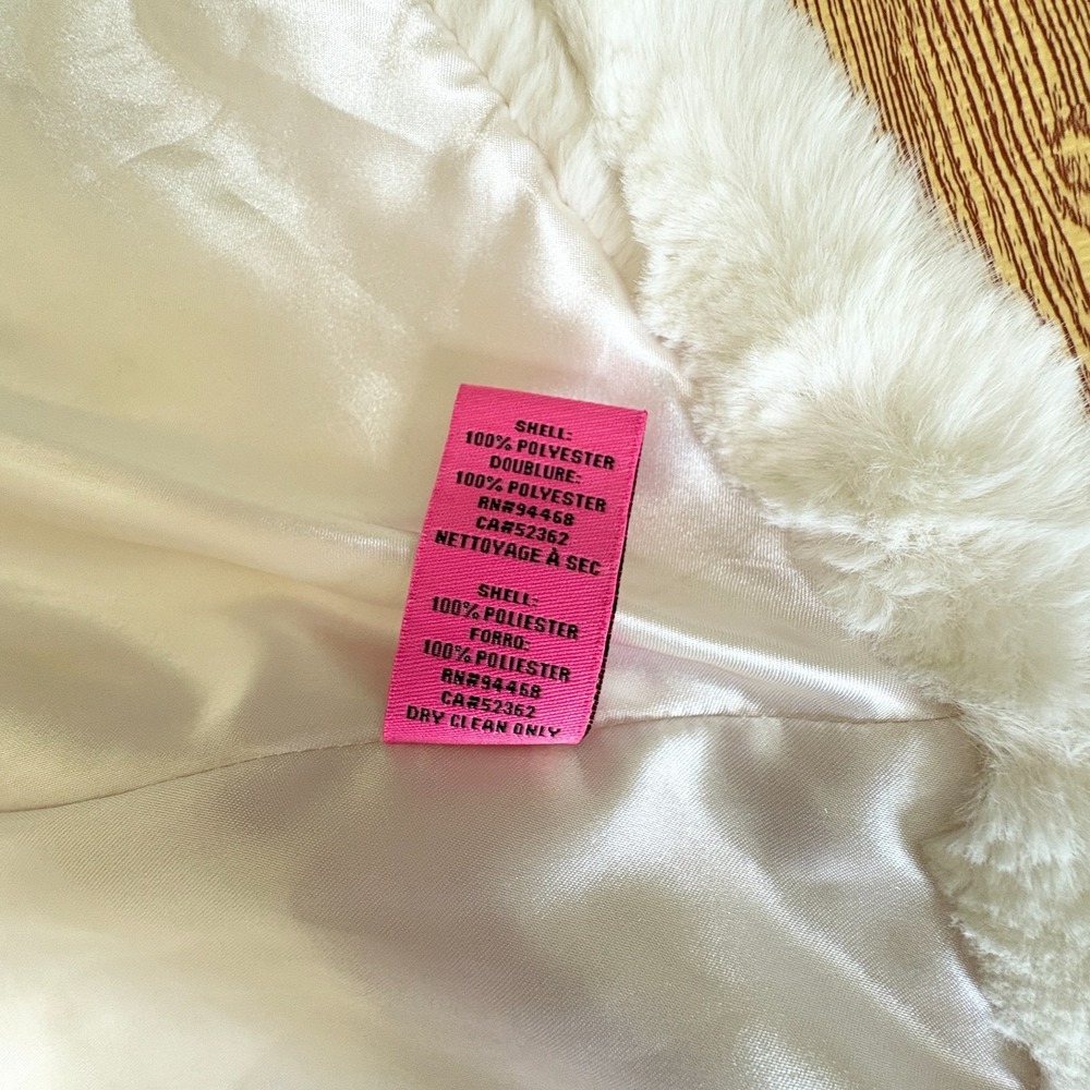 Betsey Johnson Womens Small White Faux Fur Cape Jacket Zip - Picture 5 of 10